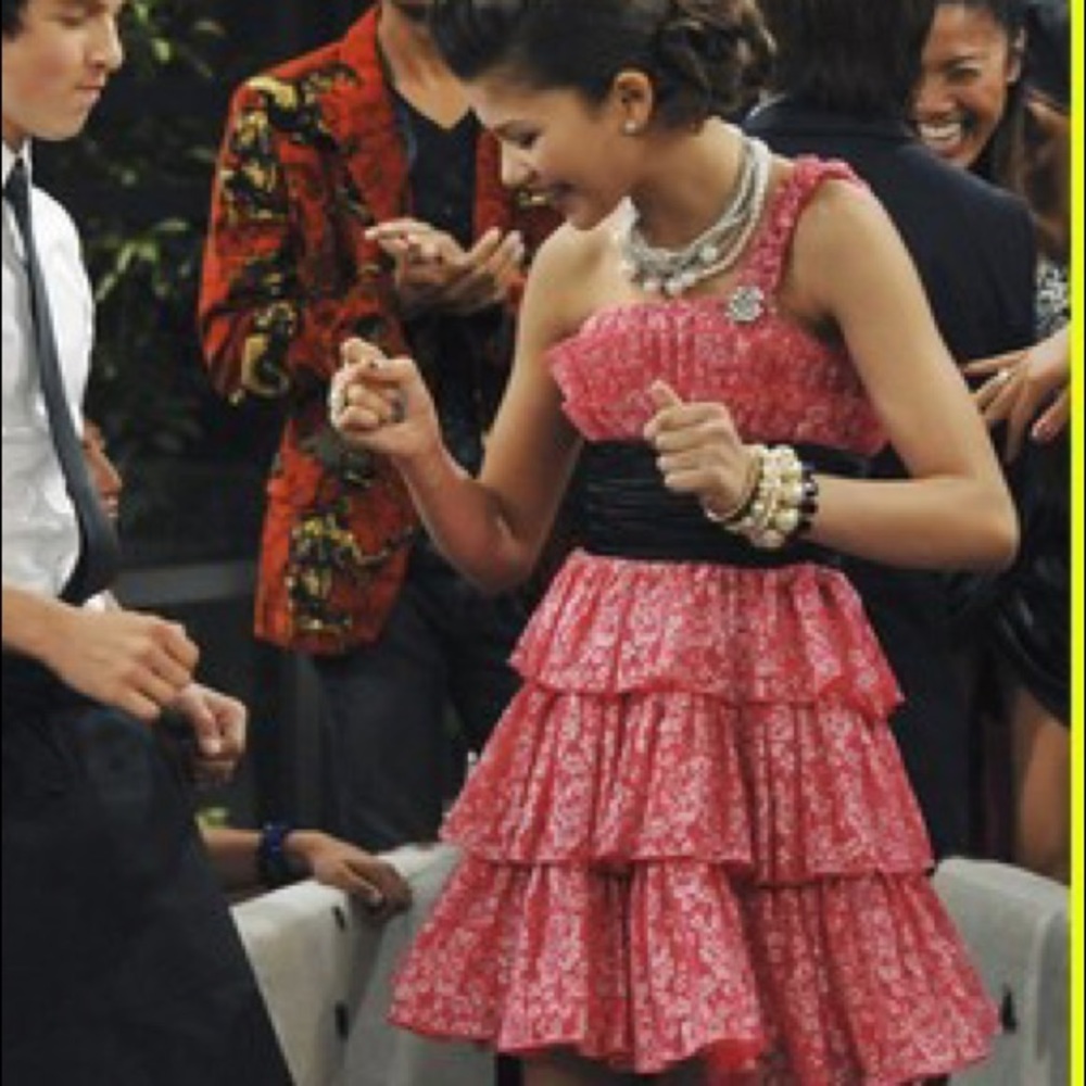 Betsey Johnson Pink & Black Dress worn by Zendaya! - Picture 7 of 7